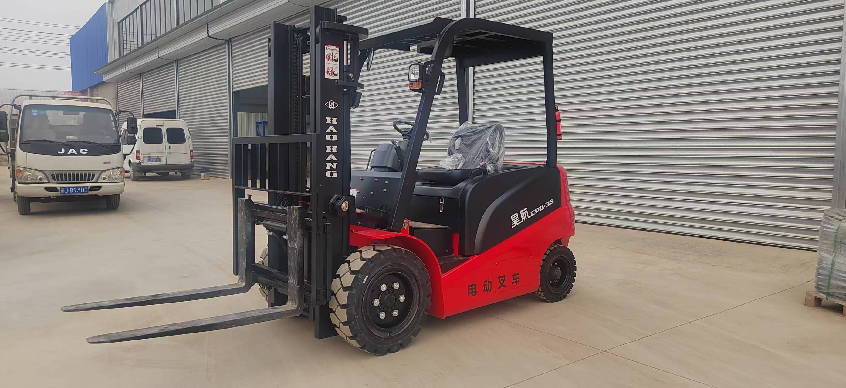 2025新款3.5吨电动叉车价格差异解析 为何有的贵，有的便宜？