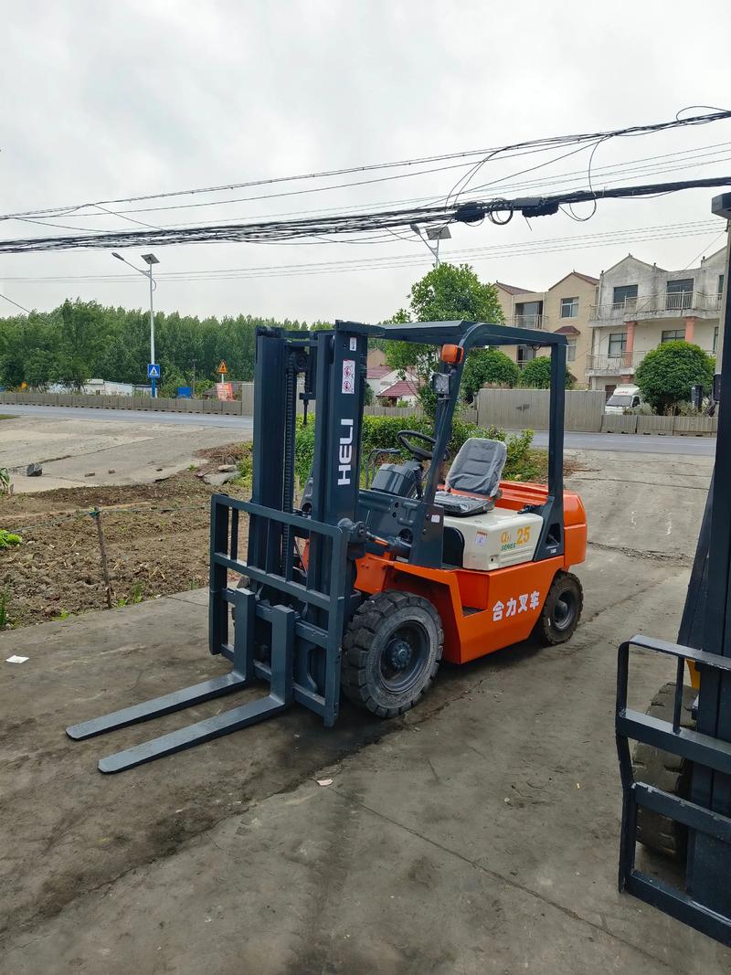 高效可靠的工作伙伴 合力2.5吨叉车性能与实况解析