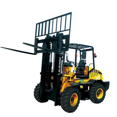 四驱越野叉车 应对复杂地形的全方位物料搬运解决方案